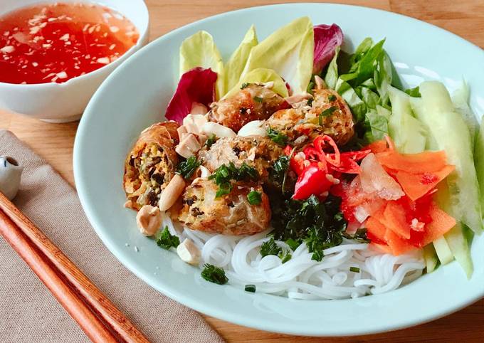 Bún chả giò chay